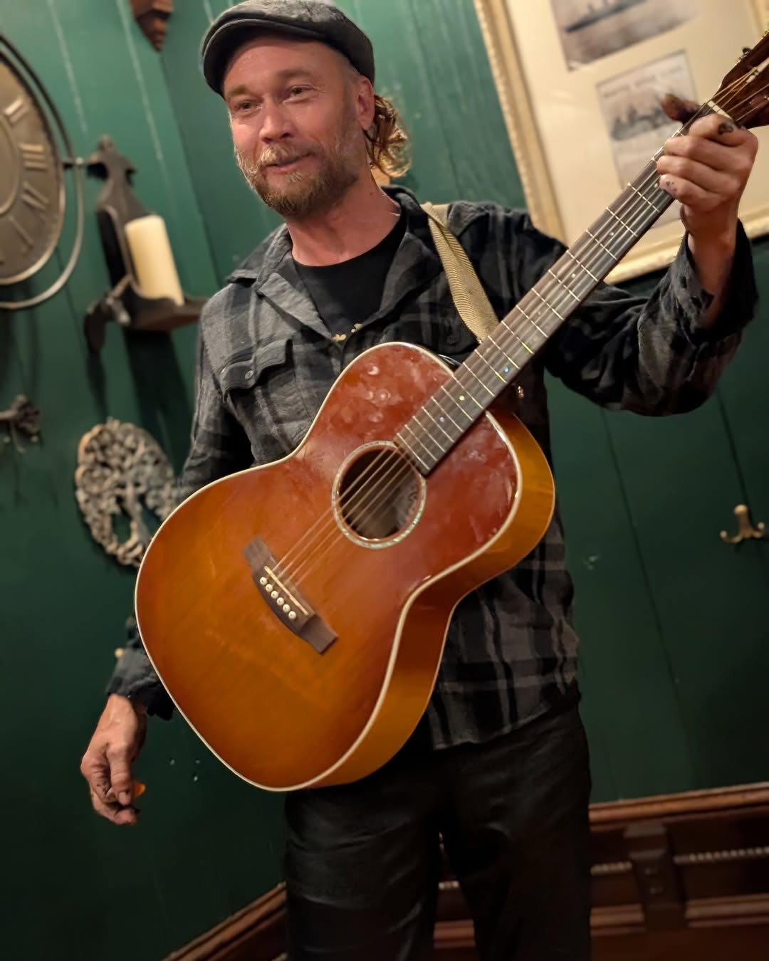 Jesse Hart performing live acoustic music